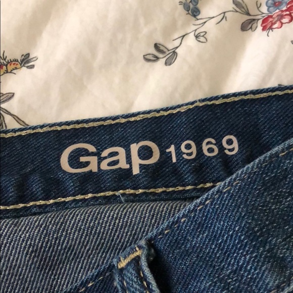 Gap denim skirt (30 in) - Picture 2 of 5